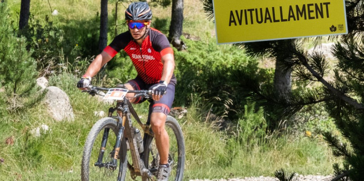Un ciclista disputa la Gran Fondo Andorra