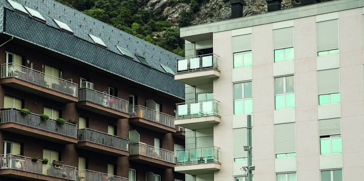 La façana principal d’un parell d’edificis situats al centre d’Andorra la Vella.