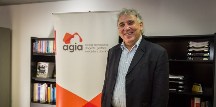 El president de l’AGIA, Jordi Galobardas, a la seu del col·legi.