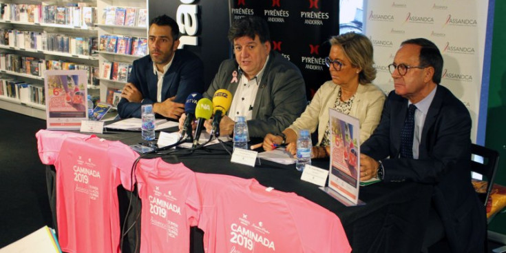 El president d’Assandca, Josep Saravia, durant la presentació de la caminada contra el càncer.