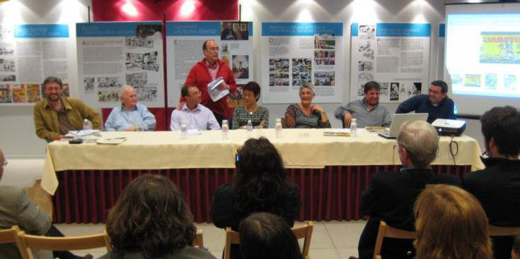 De peu, Joan Pieras, expresident de l'ARCA i Antonio Bernal (segon per l'esquerra)