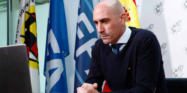 El president de la Reial Federació Espanyola de Futbol, Luis Rubiales, reunit per videoconferència.