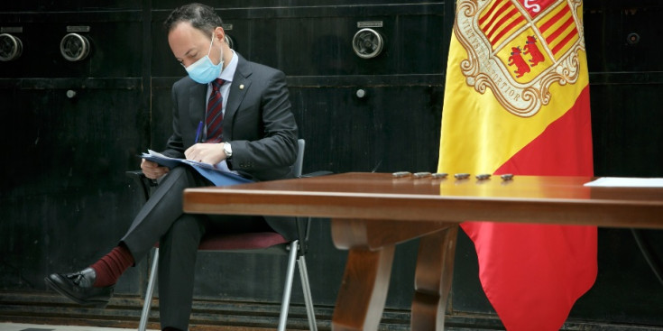 El cap de Govern durant la signatura de l’acord d’associació.