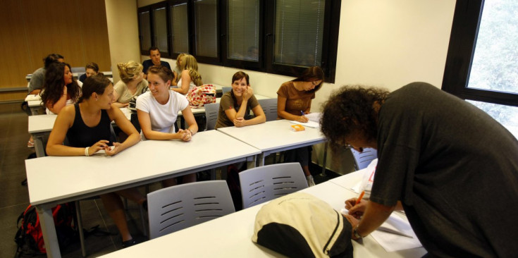 Estudiants de la Universitat d'Andorra a Sant Julià de Lòria.