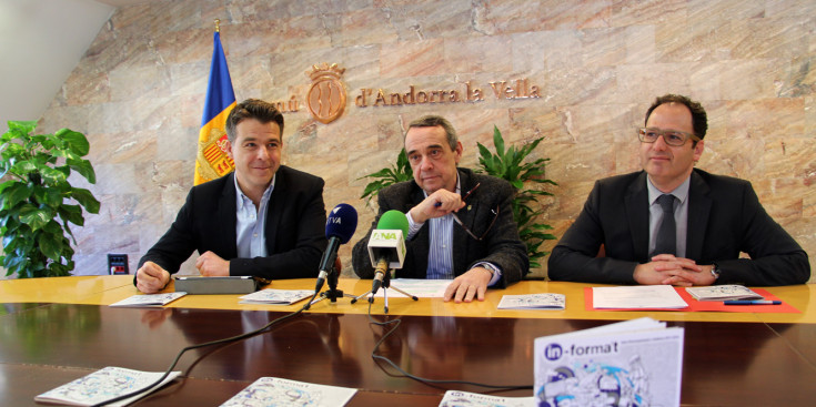 Marc Pons, Jordi Minguillon i Joaquim Torredà, a la presentació de la guia desenvolupada ahir.