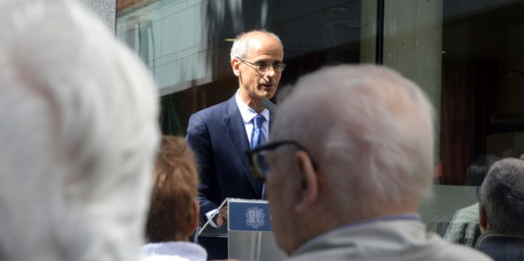 Toni Martí, ahir durant el seu discurs davant dels avis, al Centre Sociosanitari El Cedre de Santa Coloma.