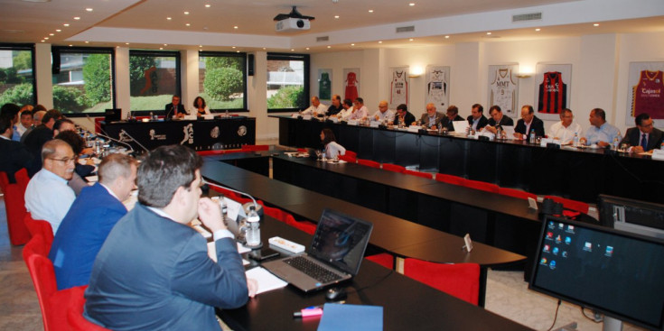Imatge de l’assemblea general de l’ACB celebrada ahir a Barcelona