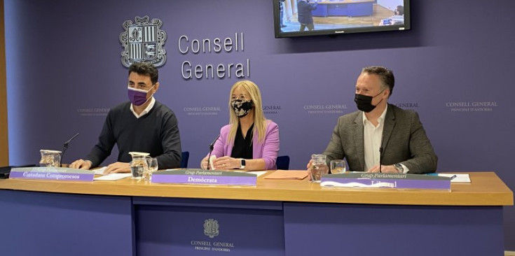 Els consellers de la majoria Raul Ferré, Sandra Codina i Ferran Costa en la compareixença d’ahir.