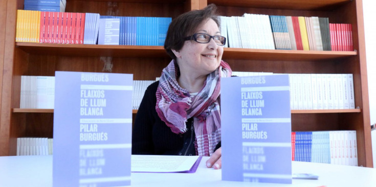 Pilar Burgués durant la presentació del llibre a l’Editorial Andorra.
