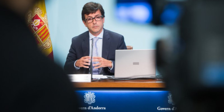 El ministre de Finances, Jordi Cinca, en una compareixença a la sala de premsa de l'edifici administratiu