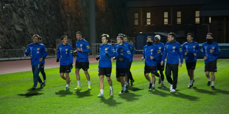 Els jugadors de l'FC Andorra durant l'entrenament d'ahir.