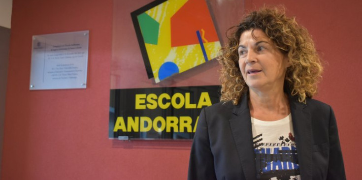 La directora de l’escola andorrana de segona ensenyança, Olga Moreno, durant les declaracions a la premsa.