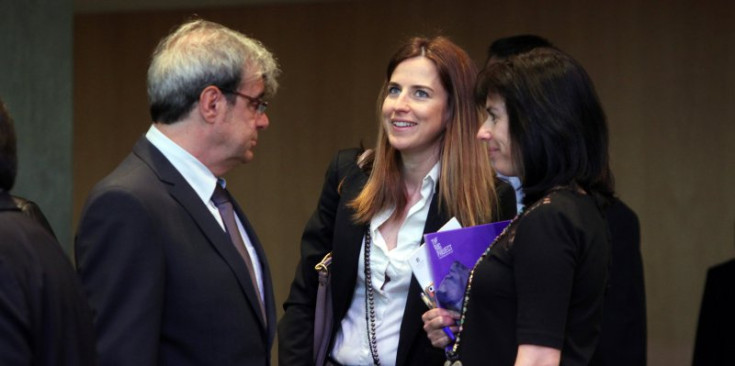 Sílvia Riva xerra amb Baró i Meritxell Mateu durant una sessió al Consell General, l’any passat.