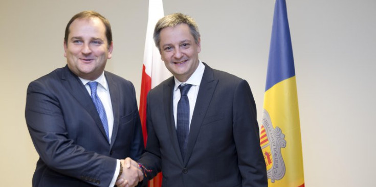 Tomasz Arabski, ambaixador de Polònia a Espanya i Andorra i el ministre d’Afers Exteriors, Gilbert Saboya, ahir