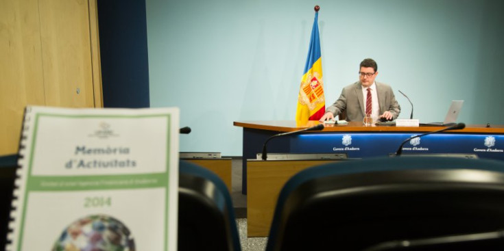 El cap de la UIFAND, Carles Fiñana, a l’espera dels mitjans per presentar la memòria d’activitats del 2014, ahir.
