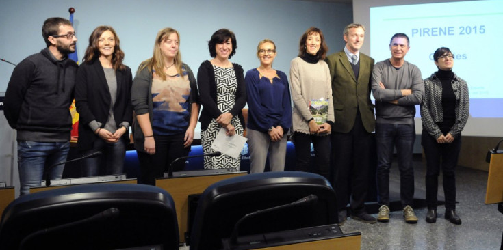 Els guanyadors i el jurat del premi Pirene, ahir a la sala de premsa del Govern.