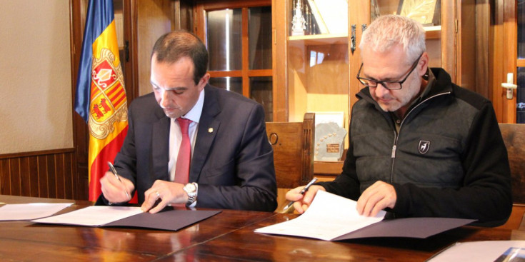 Signatura del conveni de cessió entre el Govern i Ordino.