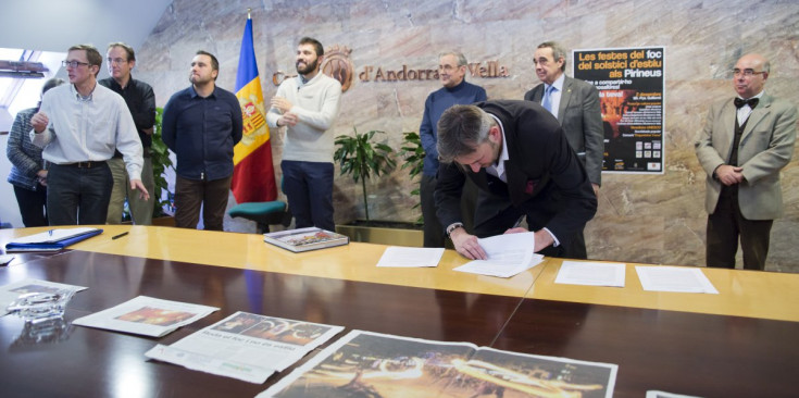Signatura de la Declaració d’Andorra la Vella, ahir.