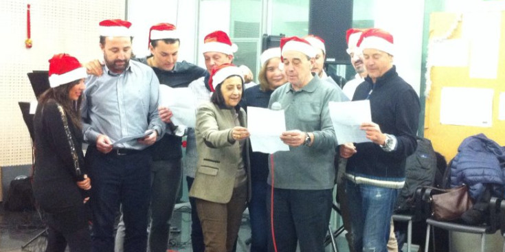 Els candidats de Cd'I+Liberals, cantan una nadala.