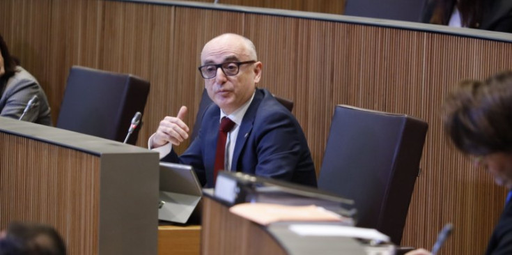El ministre de Finances, Ramon Lladós, durant la sessió de Consell General.