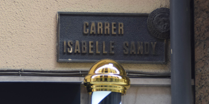 Placa del carrer Isabelle Sandy a Escaldes-Engordany.
