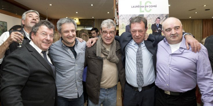 Josep Vila acompanyat d’altres membres de la candidatura, ahir.