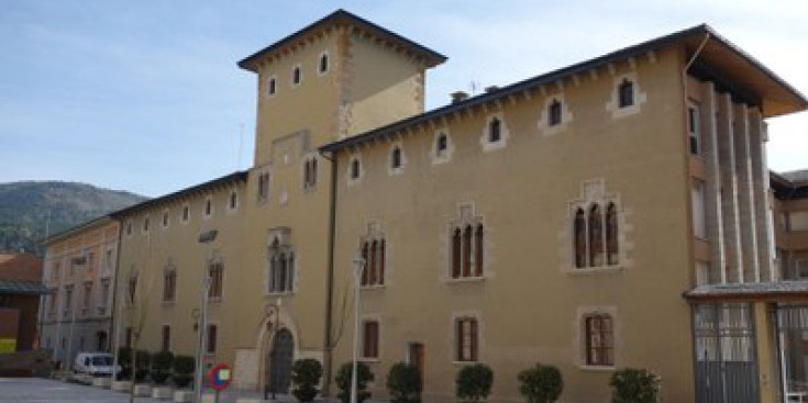 Façana principal de l’edifici del Bisbat de la Seu d’Urgell.
