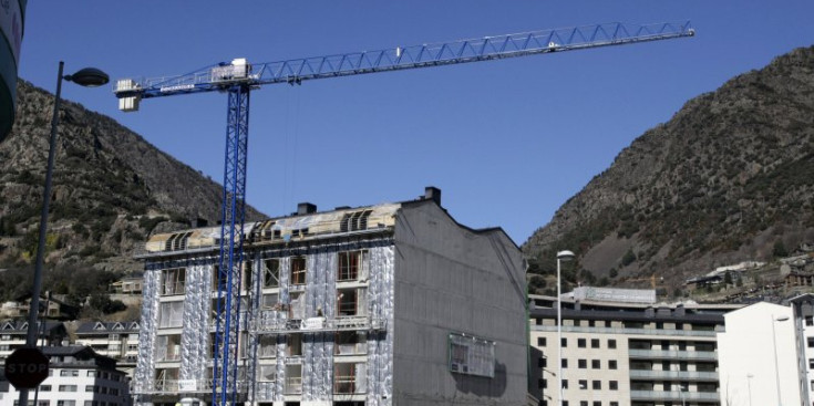 Un edifici en construcció a la parròquia d’Andorra la Vella.