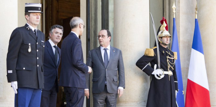 Mateu, Martí i Hollande, ahir a les portes del Palau de l’Elisi.