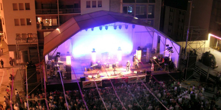Un concert organitzat durant una festa major de Sant Julià de Lòria.