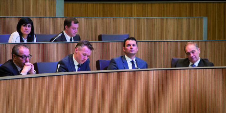 Alguns dels consellers liberals, a la bancada del seu grup al Consell.
