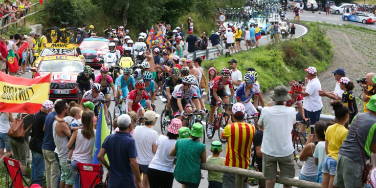 Turistes veient l’etapa del Tour de France celebrada al Principat.