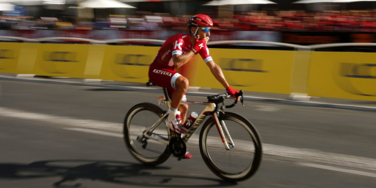 Purito, encapçalant la cursa a París, s’acomiada dels aficionats.