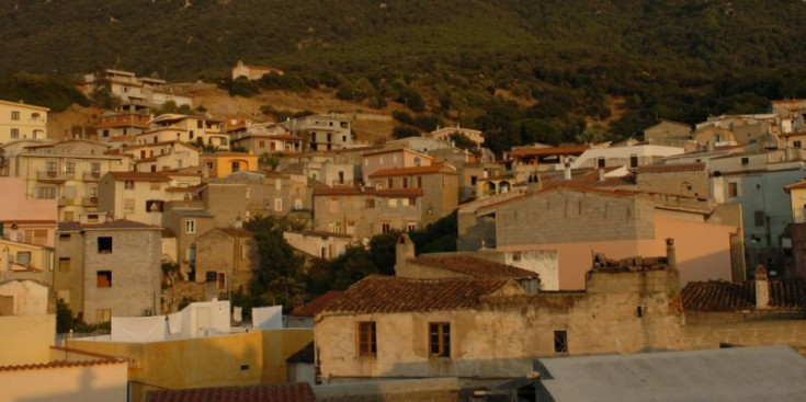 Una imatge del poble d’Oliena, a Sardenya.