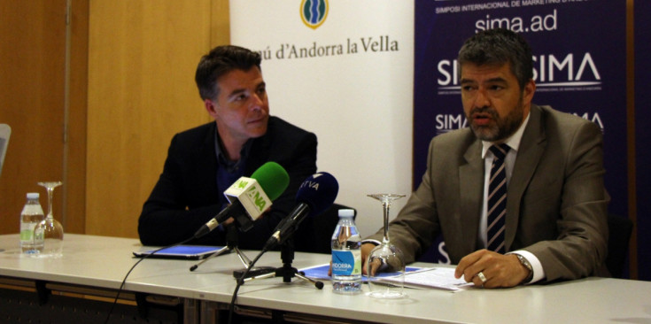 El conseller Marc Pons i l’impulsor del SIMA, Fernando Blanco, ahir.