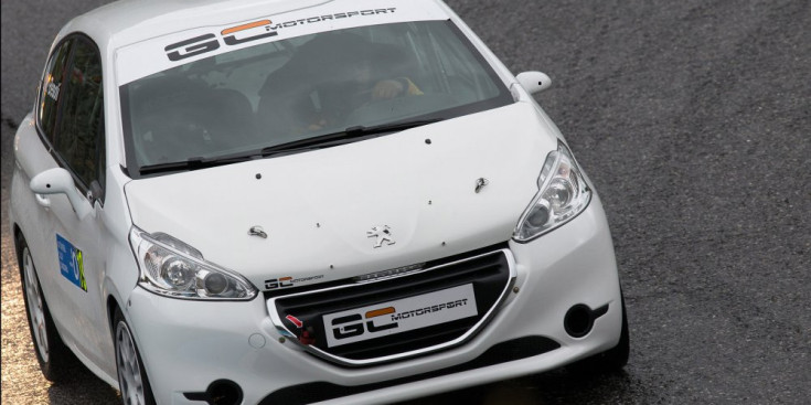 Besolí, amb el Peugeot 208 R2 amb què competirà.