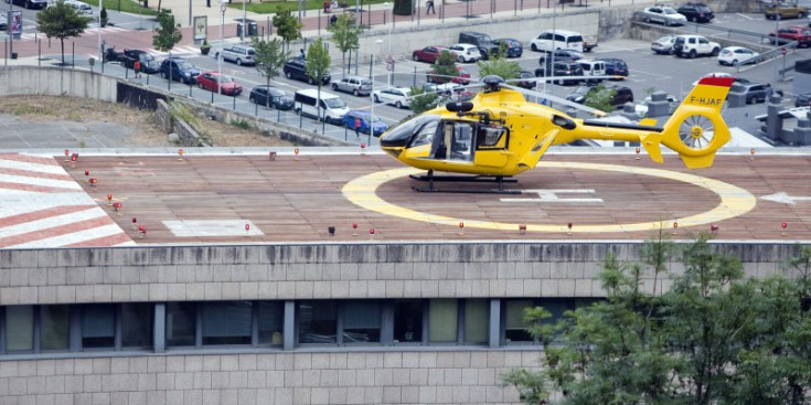 Un helicòpter aterra a l’Hospital Nostra Senyora de Meritxell.