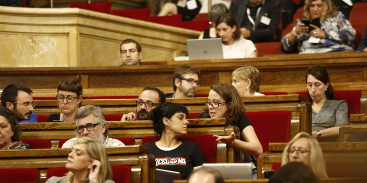 Els parlamentaris de la CUP durant el debat de política general al Parlament de Catalunya, dimecres.